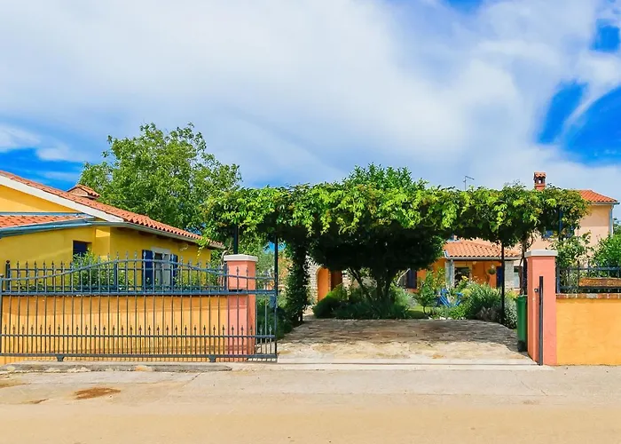 Loreta By Interhome Vakantiehuis Cabrunici