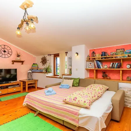 Holiday home Holiday Home Loreta By Interhome