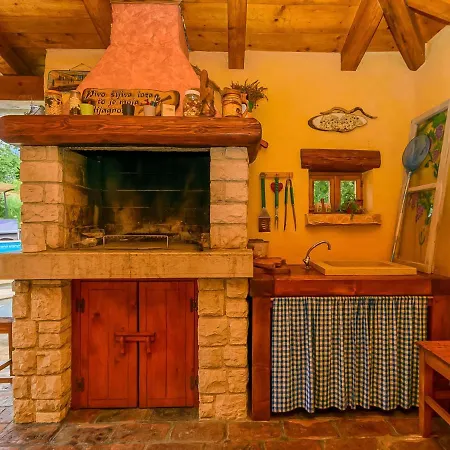 Loreta By Interhome Cabrunici