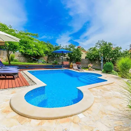 Holiday home Holiday Home Loreta By Interhome Cabrunici