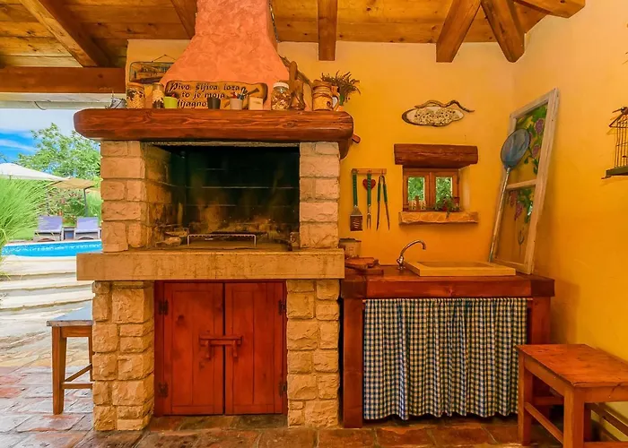 Loreta By Interhome Cabrunici